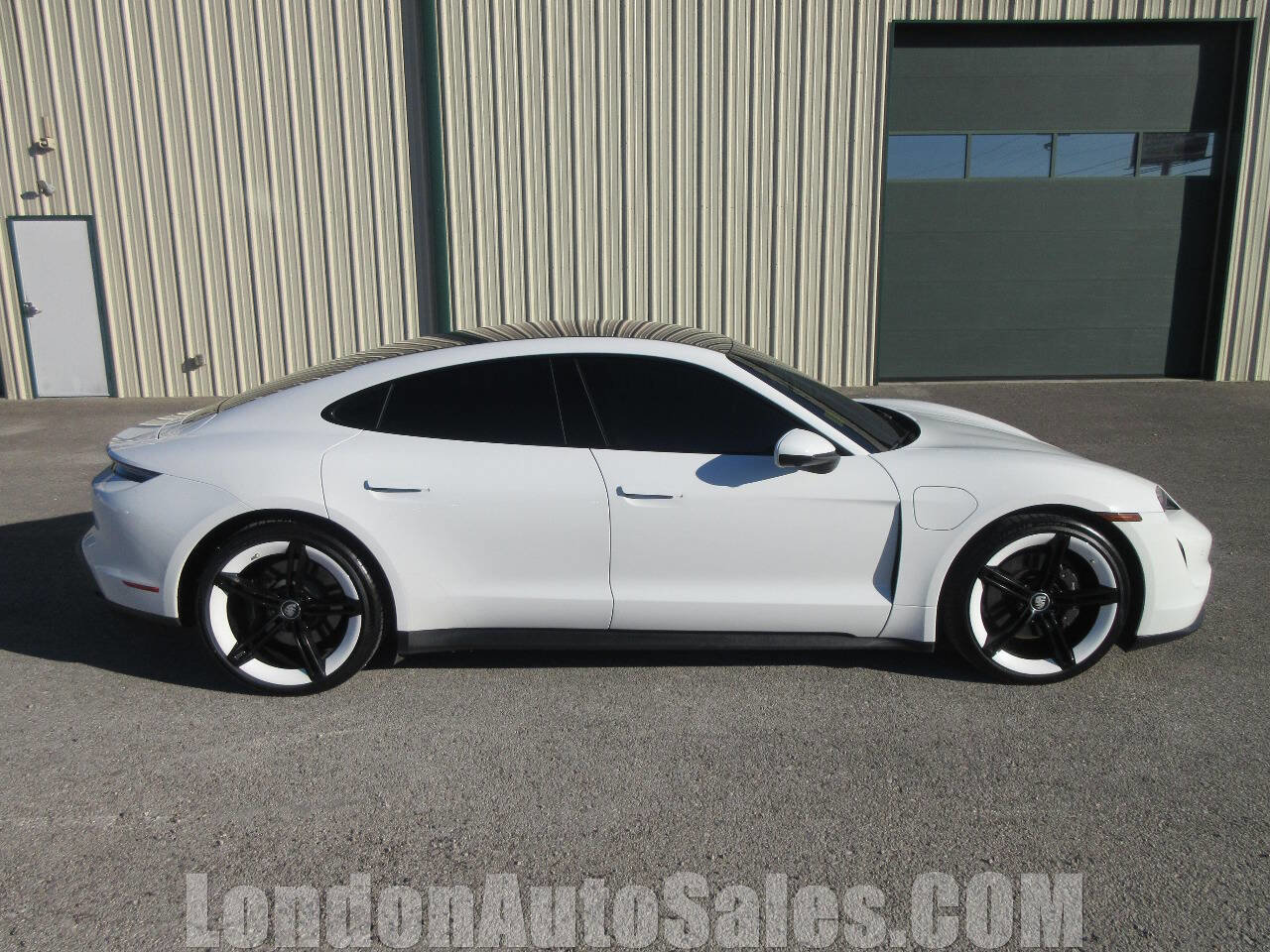 Used 2021 Porsche Taycan image 6