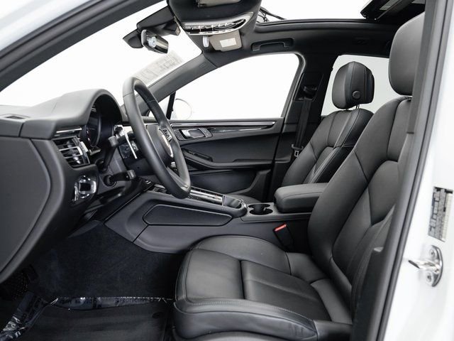 Certified 2025 Porsche Macan AWD/4WD image 6