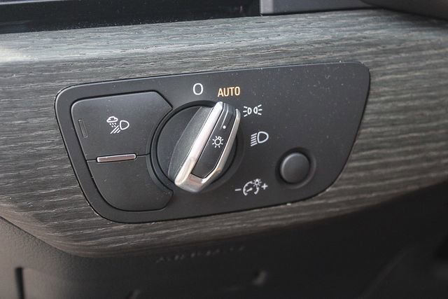 Used 2019 Audi A4 2.0T Premium image 29