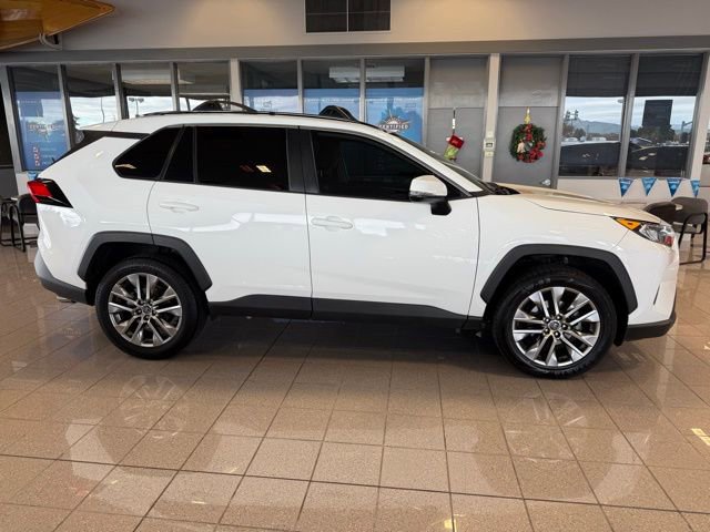Used 2020 Toyota RAV4 XLE Premium image 2