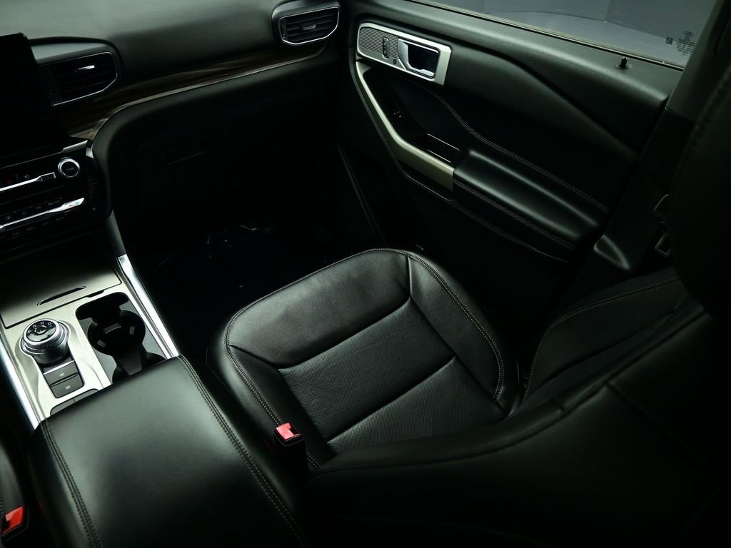 Used 2022 Ford Explorer Limited w/ Equipment Group 301A image 12