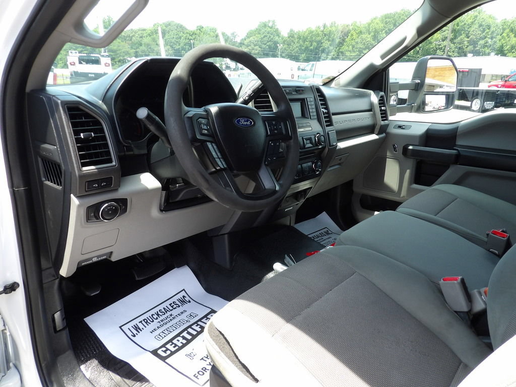 Used 2017 Ford F550 2WD Regular Cab Super Duty image 16