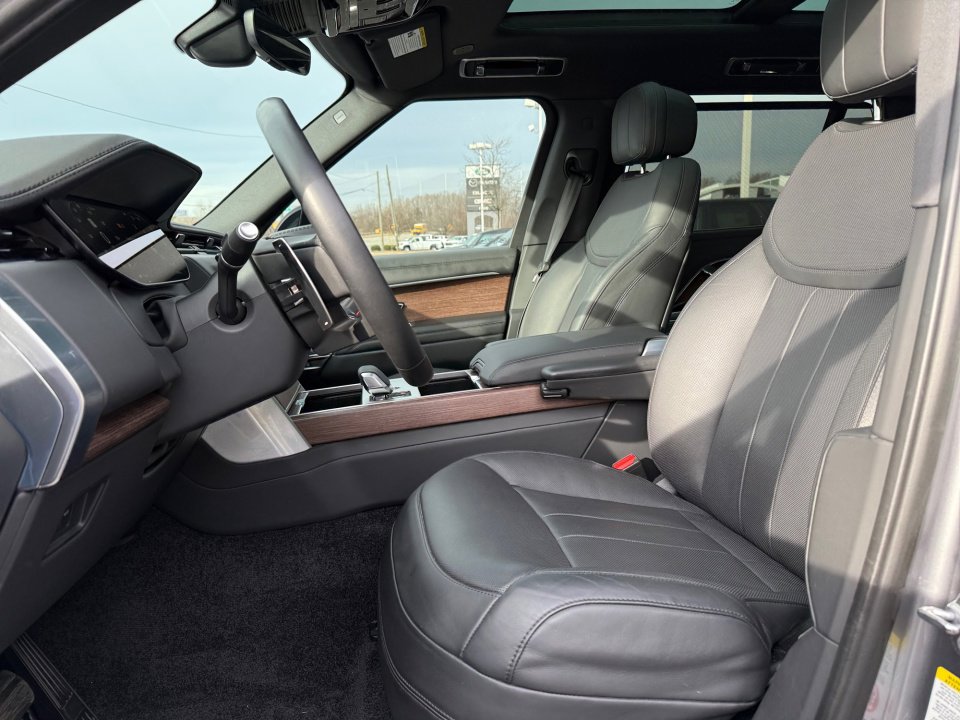 Used 2024 Land Rover Range Rover Long Wheelbase SE AWD/4WD image 29
