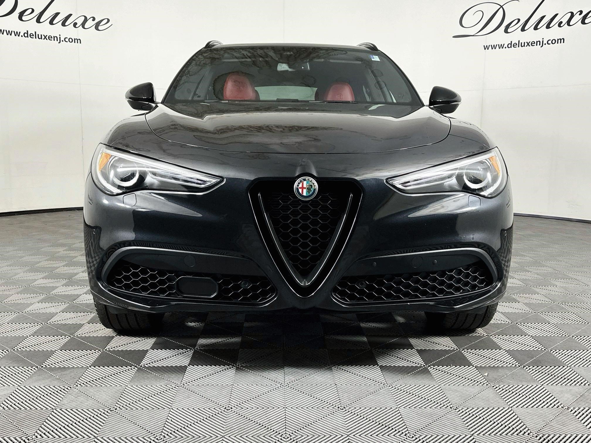 Used 2023 Alfa Romeo Stelvio Veloce AWD/4WD image 2