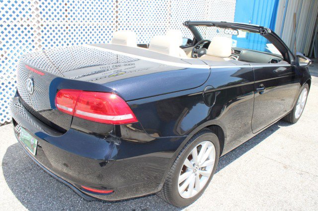 Used 2015 Volkswagen Eos Komfort FWD image 3