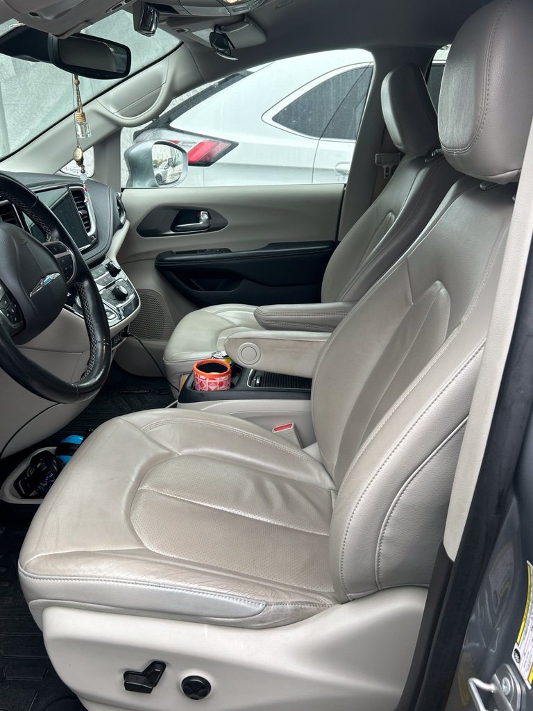 Used 2021 Chrysler Pacifica Touring-L FWD image 10