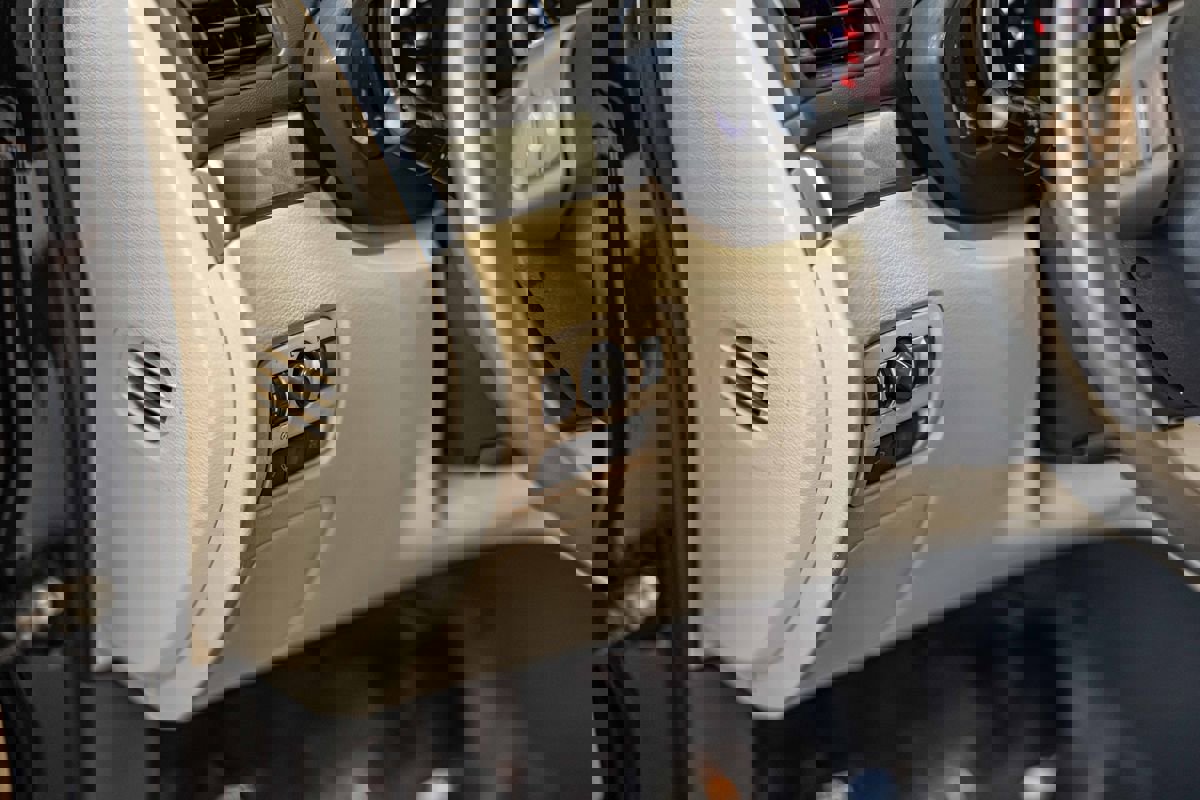 Used 2010 Subaru Tribeca Limited image 23