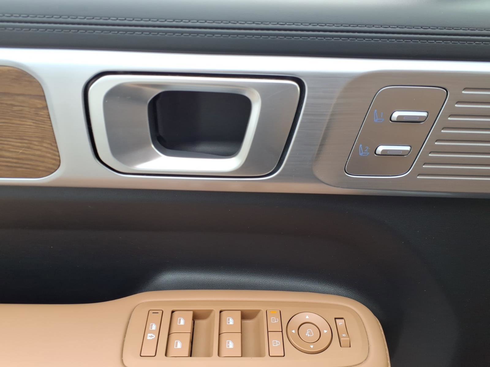 Used 2025 Hyundai Santa Fe Limited image 5