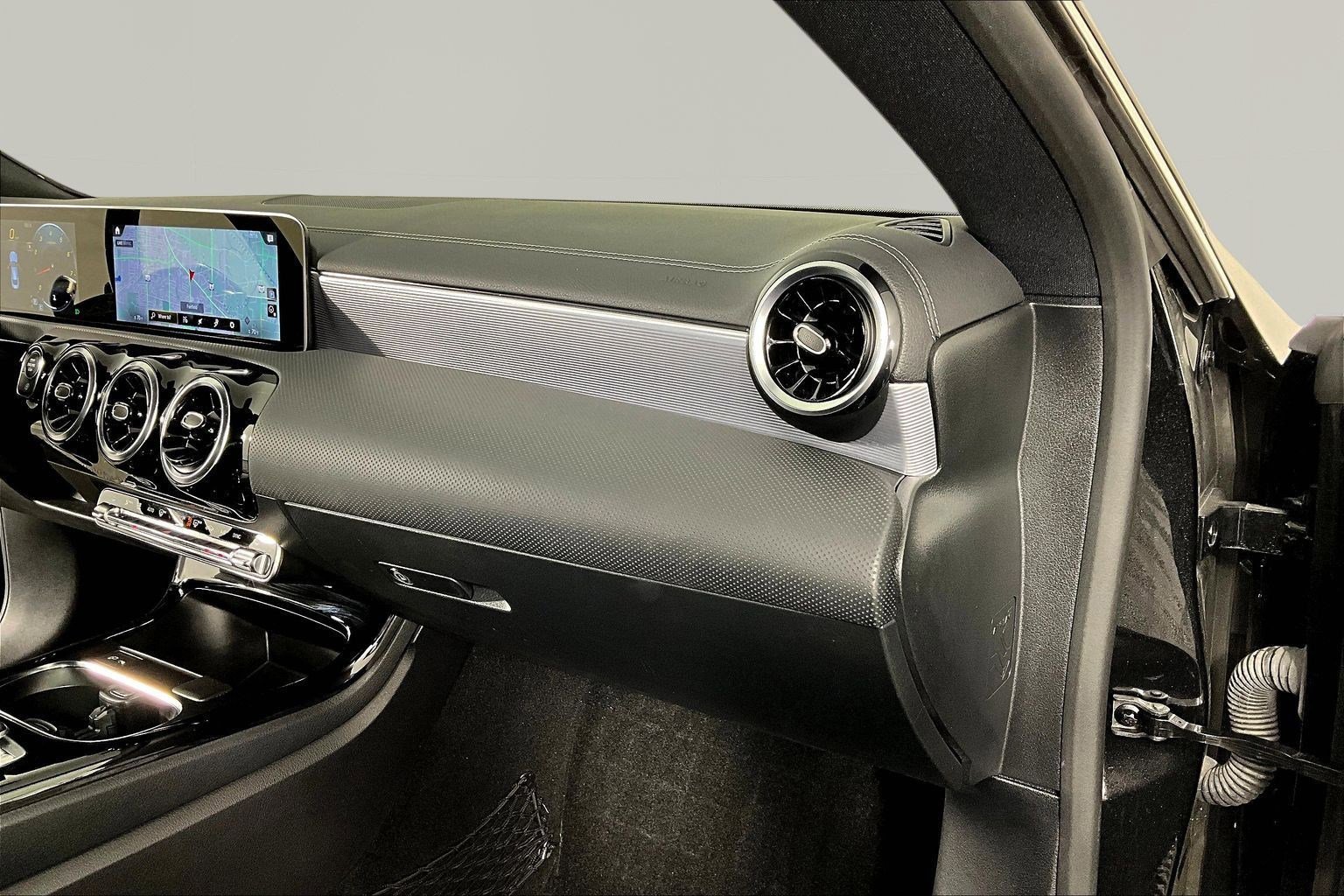 Used 2020 Mercedes-Benz CLA 250 4MATIC image 25