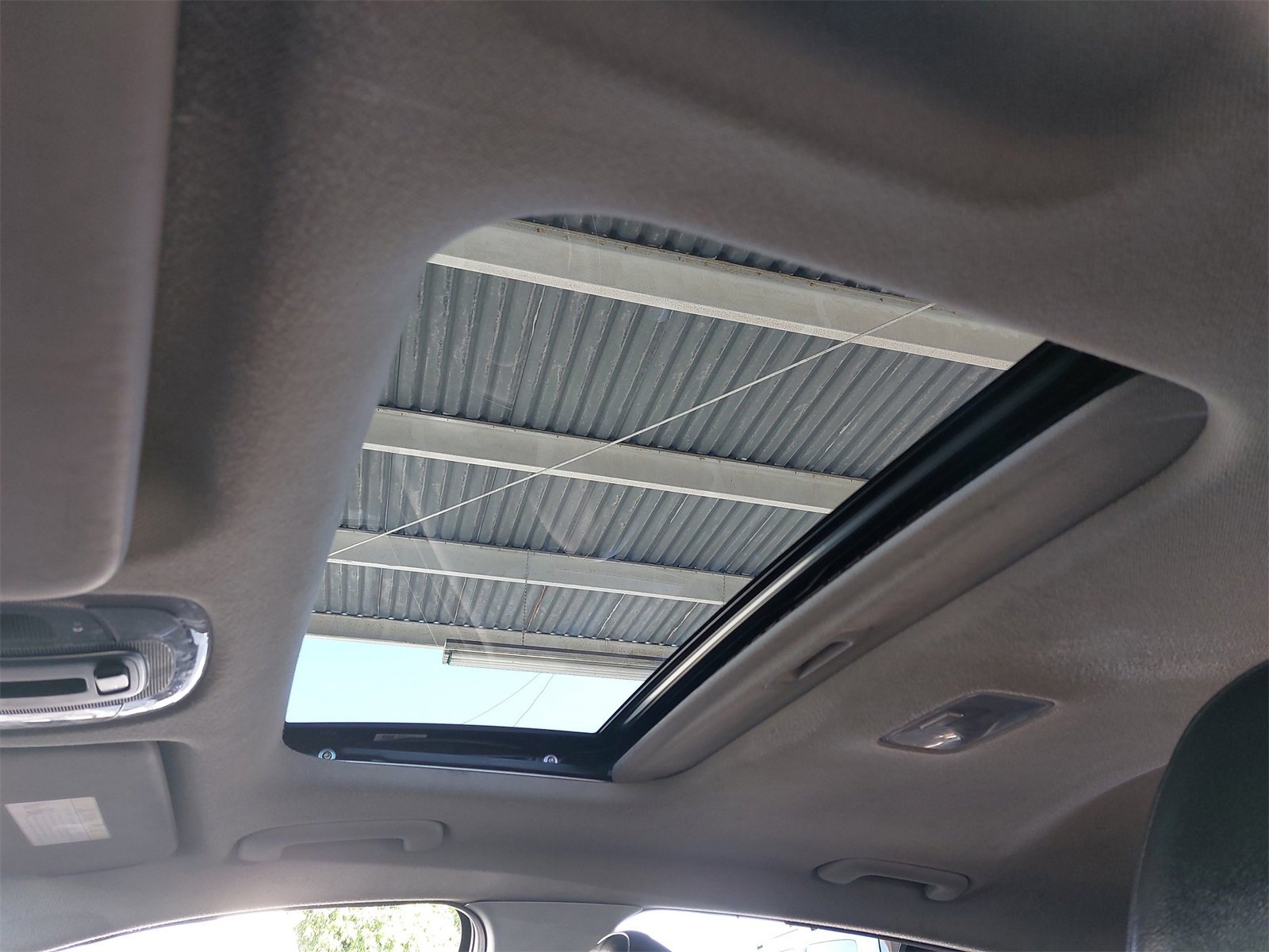 Used 2022 Hyundai Elantra Limited w/ Preferred Accessory Package image 30