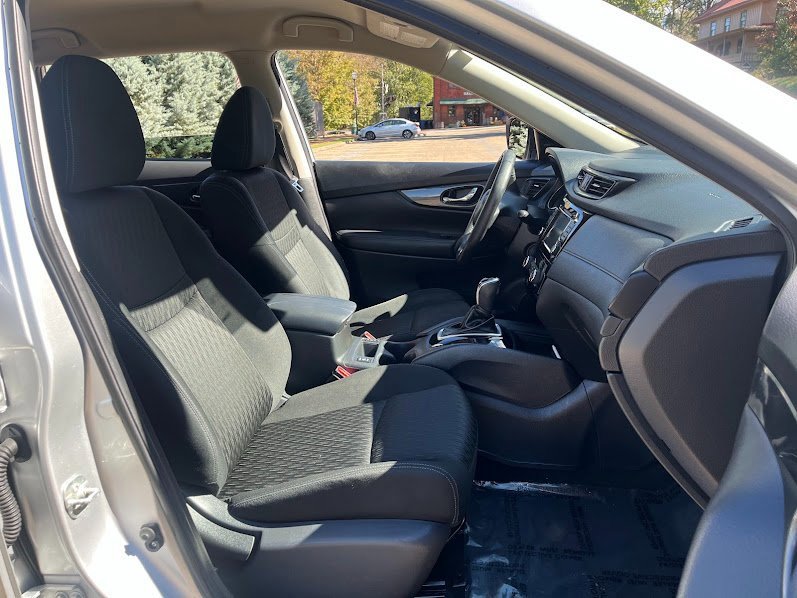 Used 2020 Nissan Rogue SV image 35