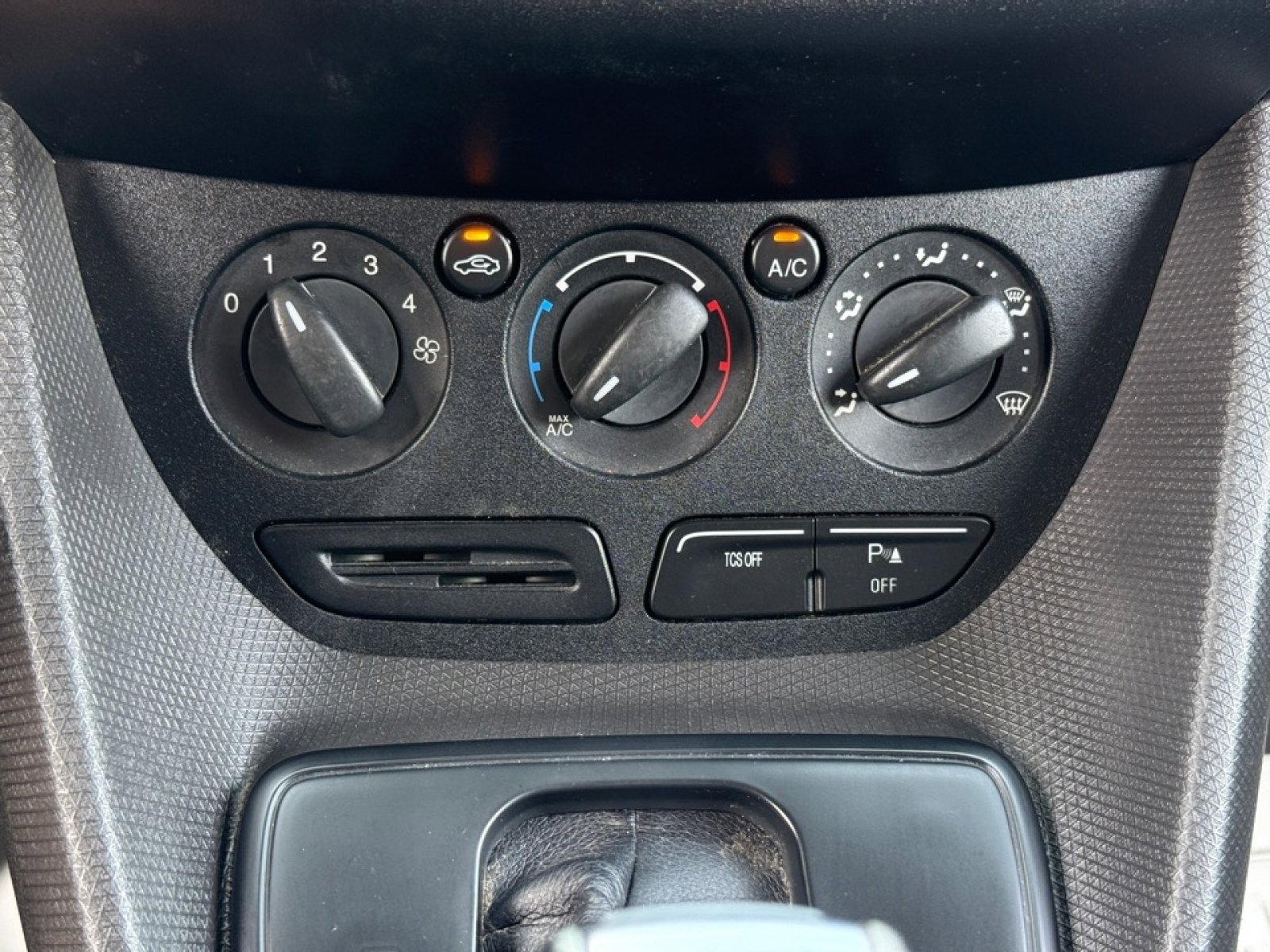 Used 2015 Ford Transit Connect XL FWD image 16