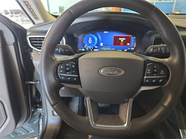 Used 2022 Ford Explorer Platinum w/ Equipment Group 601A image 14