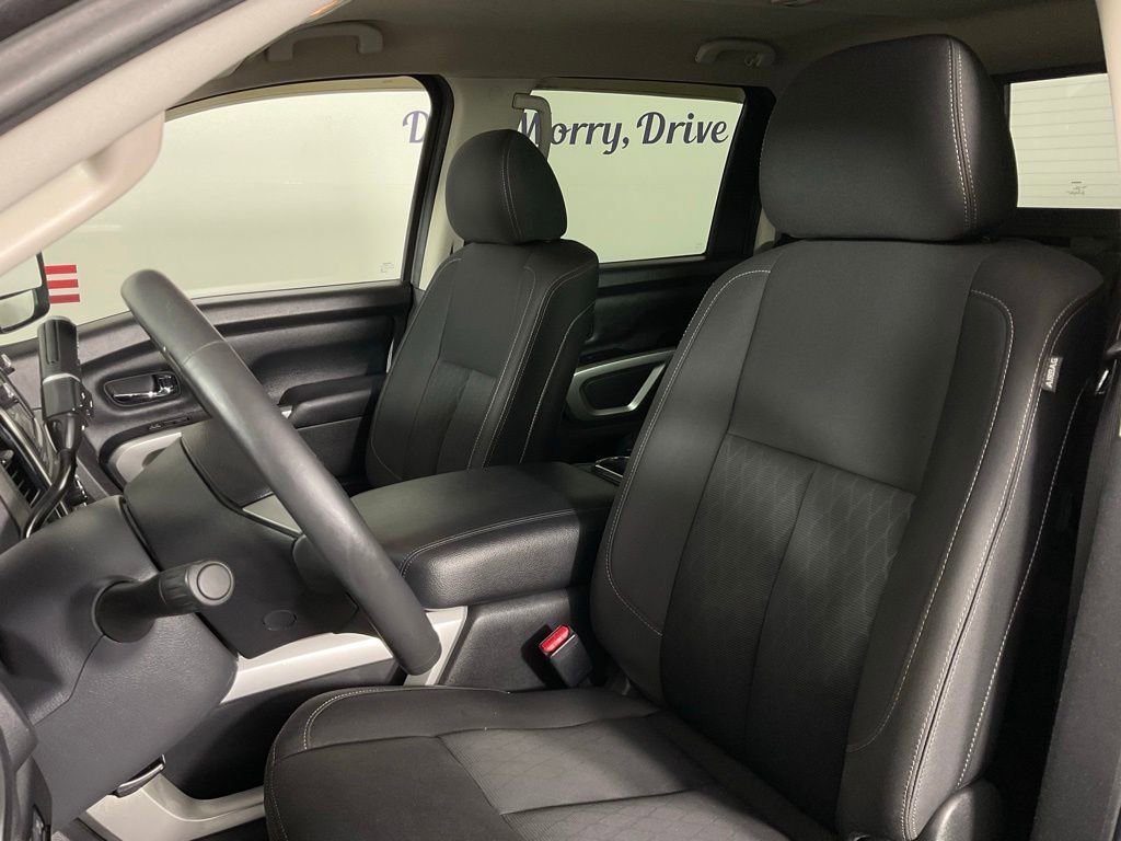 Used 2017 Nissan Titan SV AWD/4WD image 14