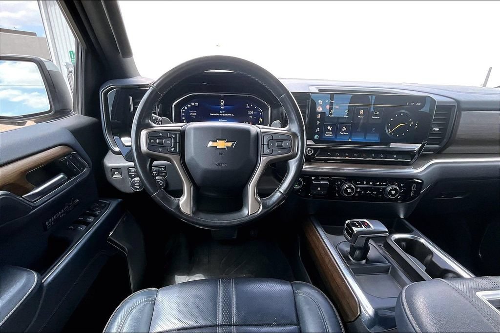 Used 2022 Chevrolet Silverado 1500 High Country w/ Z71 Off-Road Package AWD/4WD image 6