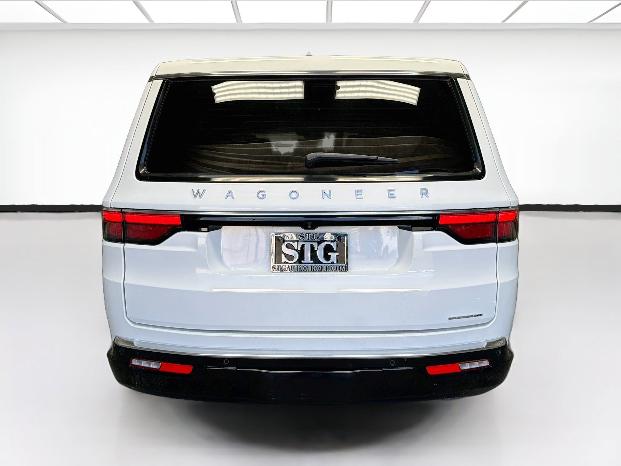 Used 2024 Jeep Wagoneer L Series II RWD image 5