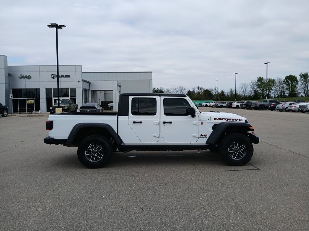 Used 2025 Jeep Gladiator Mojave w/ Convenience Group image 9