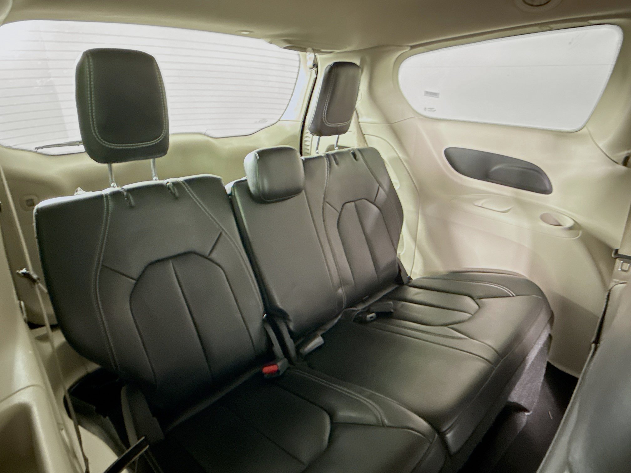 Used 2023 Chrysler Pacifica Touring-L FWD image 34