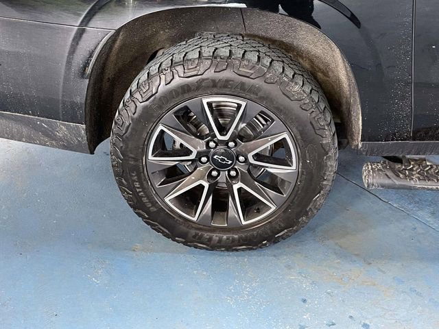 Certified 2023 Chevrolet Suburban Z71 w/ Luxury Package image 9