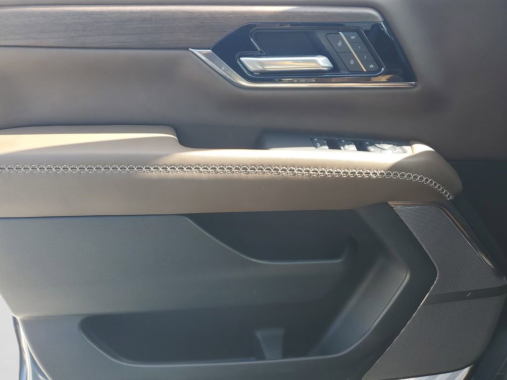 Used 2025 GMC Yukon Denali Ultimate image 24