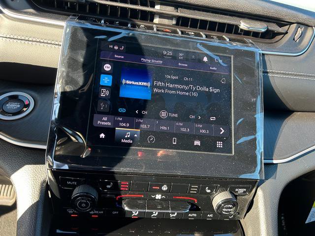 New 2025 Jeep Grand Cherokee Altitude image 12