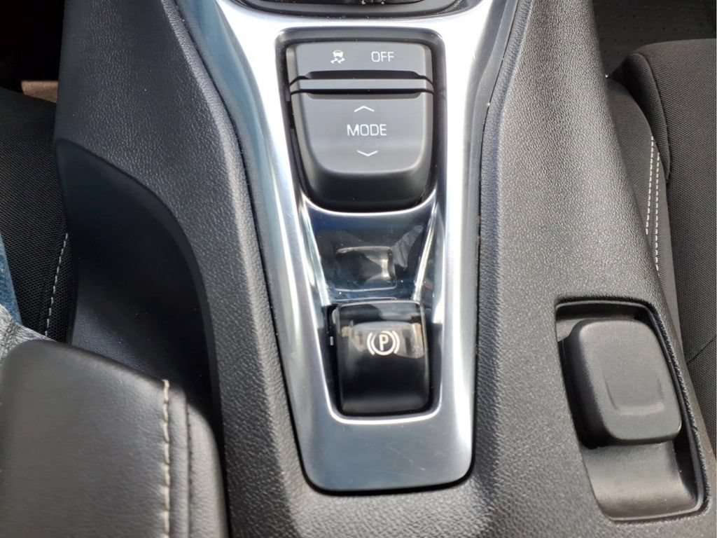 Used 2018 Chevrolet Camaro LT RWD image 16