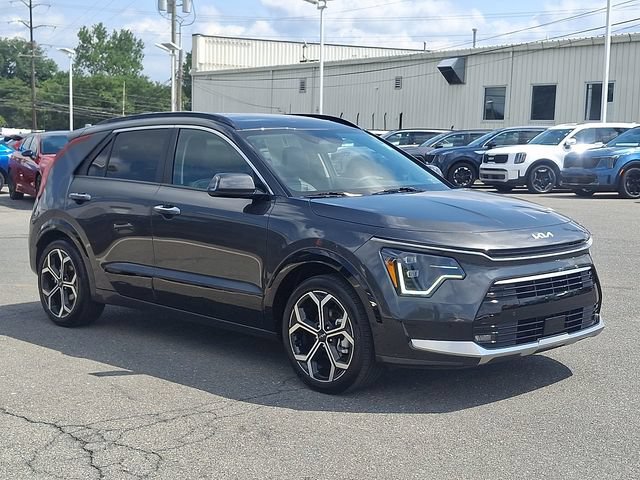 Used 2025 Kia Niro SX Touring FWD image 3