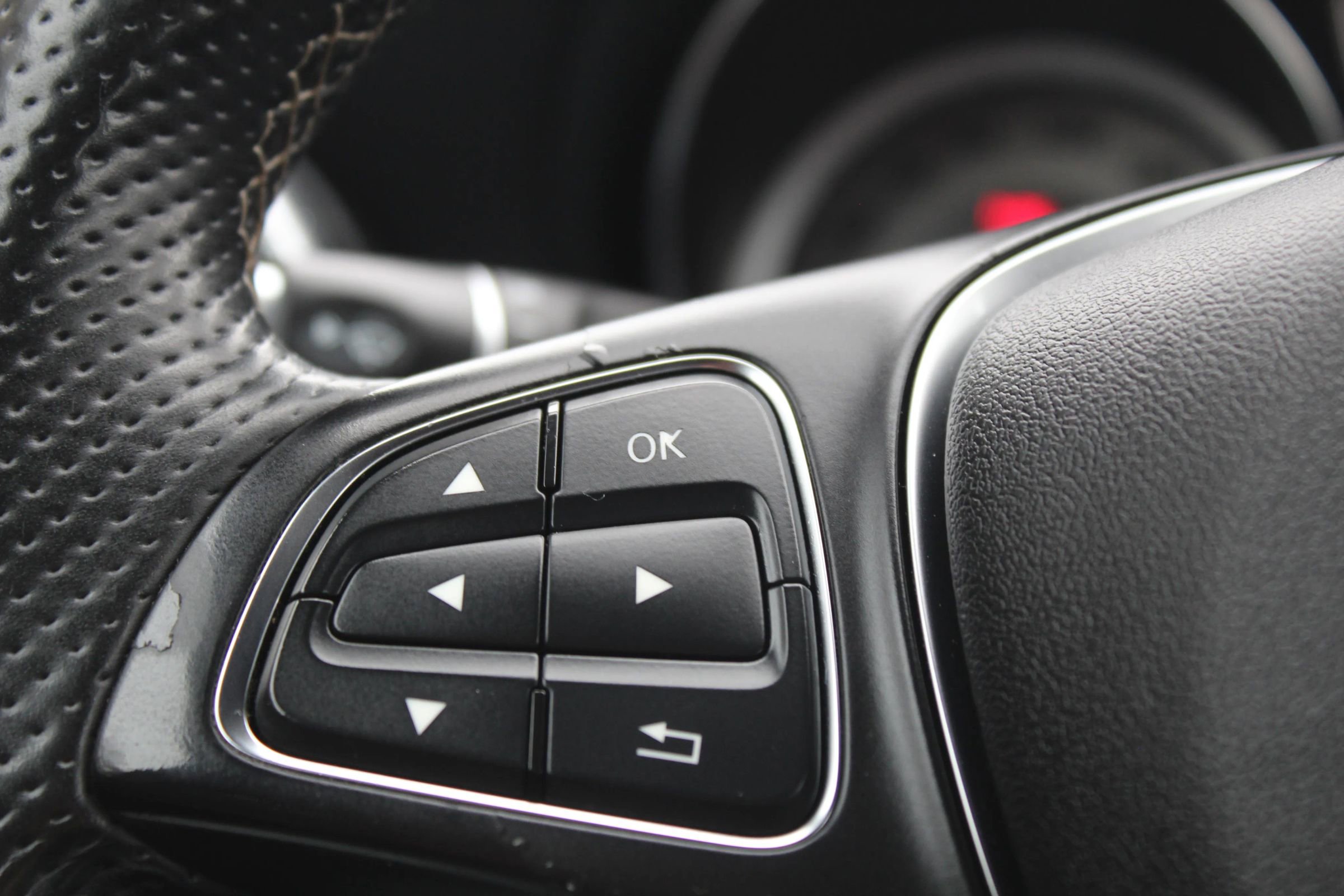 Used 2015 Mercedes-Benz CLA 250 4MATIC image 24