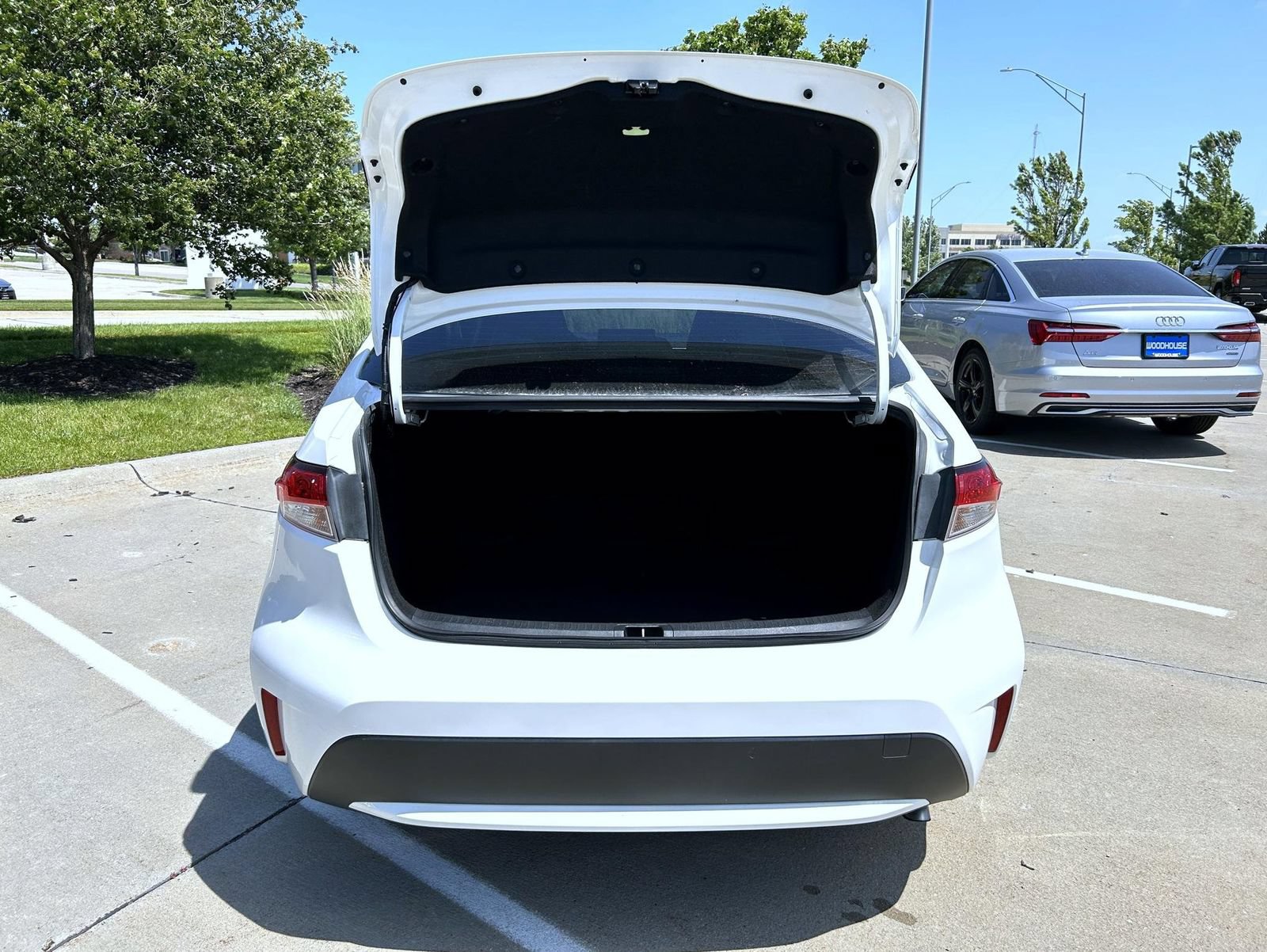 Used 2020 Toyota Corolla LE FWD image 21