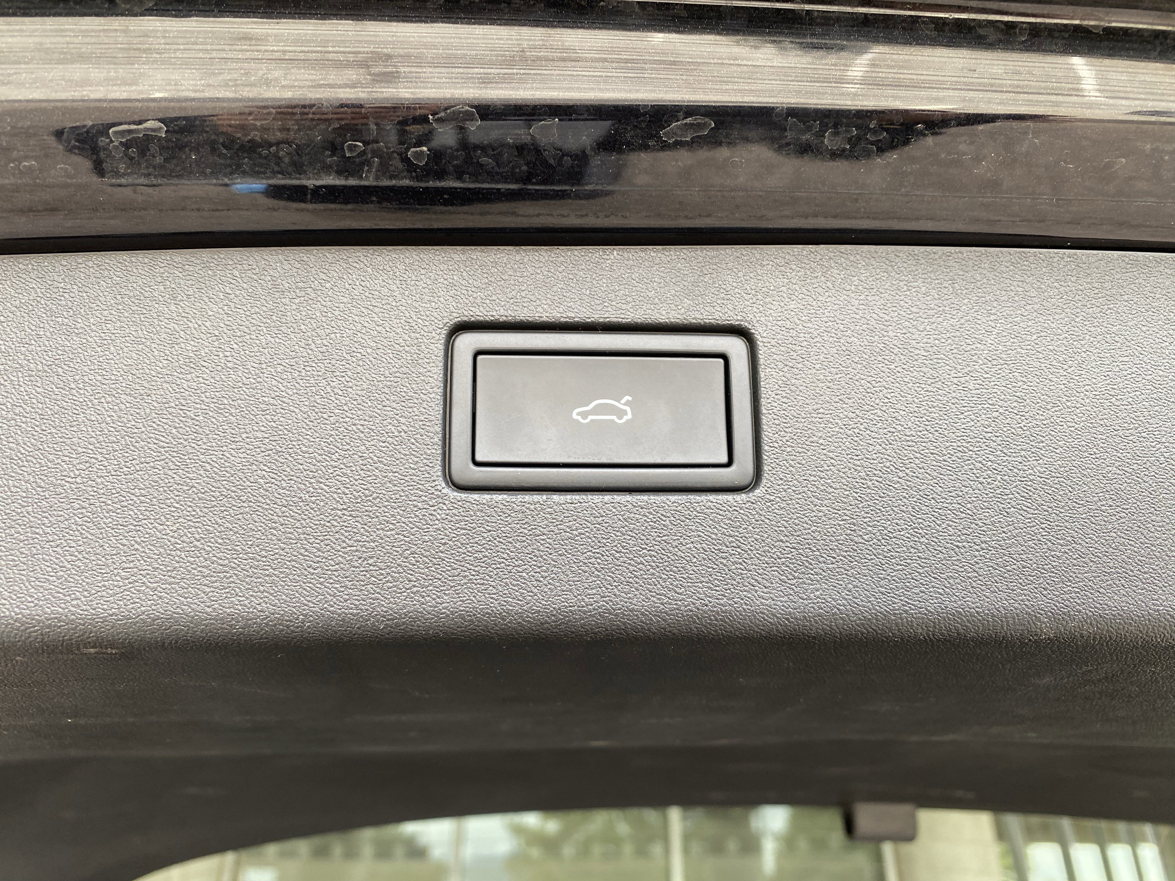 Used 2025 Volkswagen Tiguan SE w/ Panoramic Sunroof Package AWD/4WD image 16