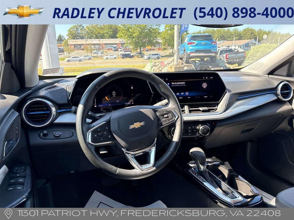 Certified 2025 Chevrolet Trax LT w/ LT Convenience Package FWD image 13