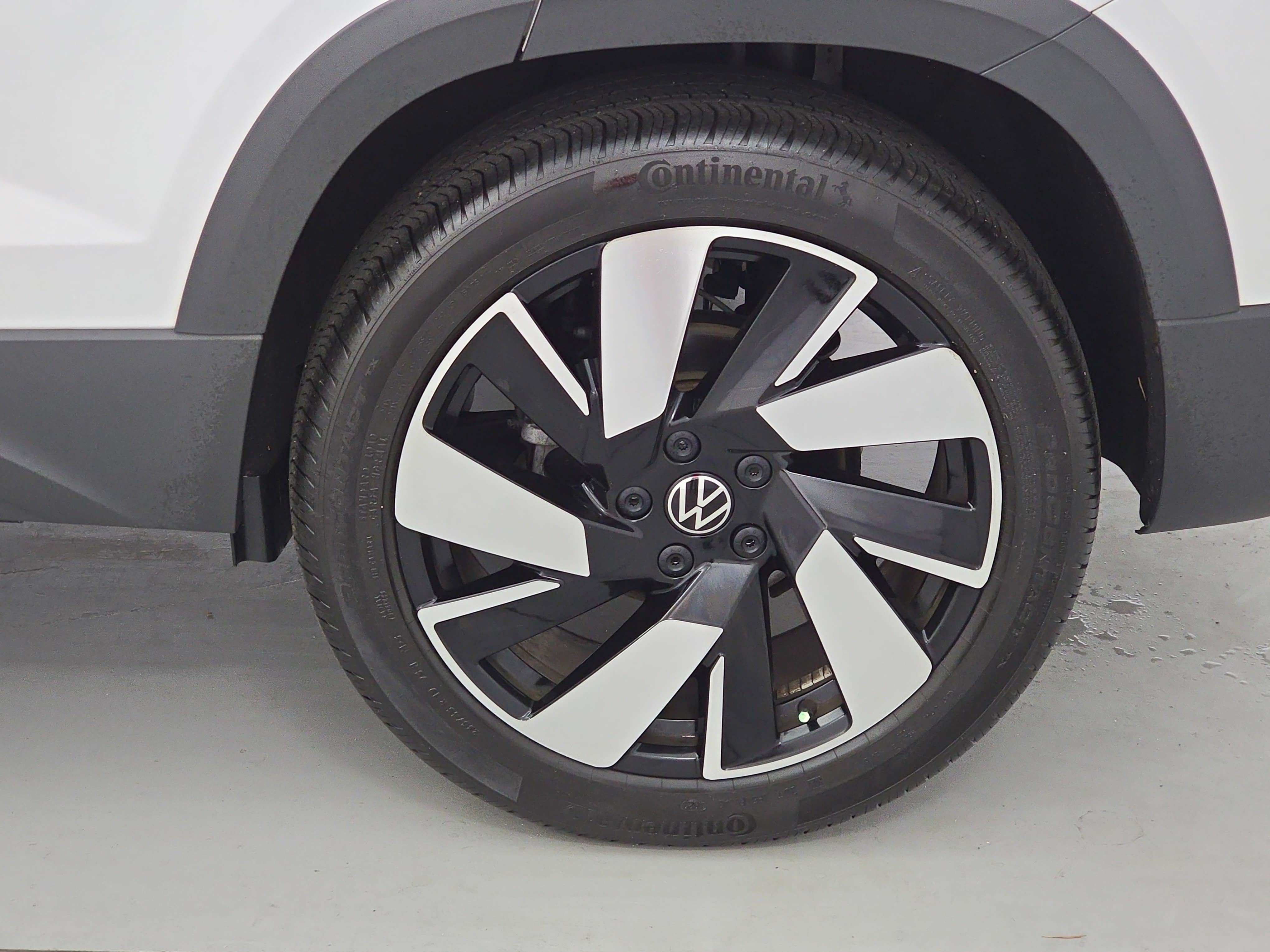 Used 2024 Volkswagen Taos SEL image 33