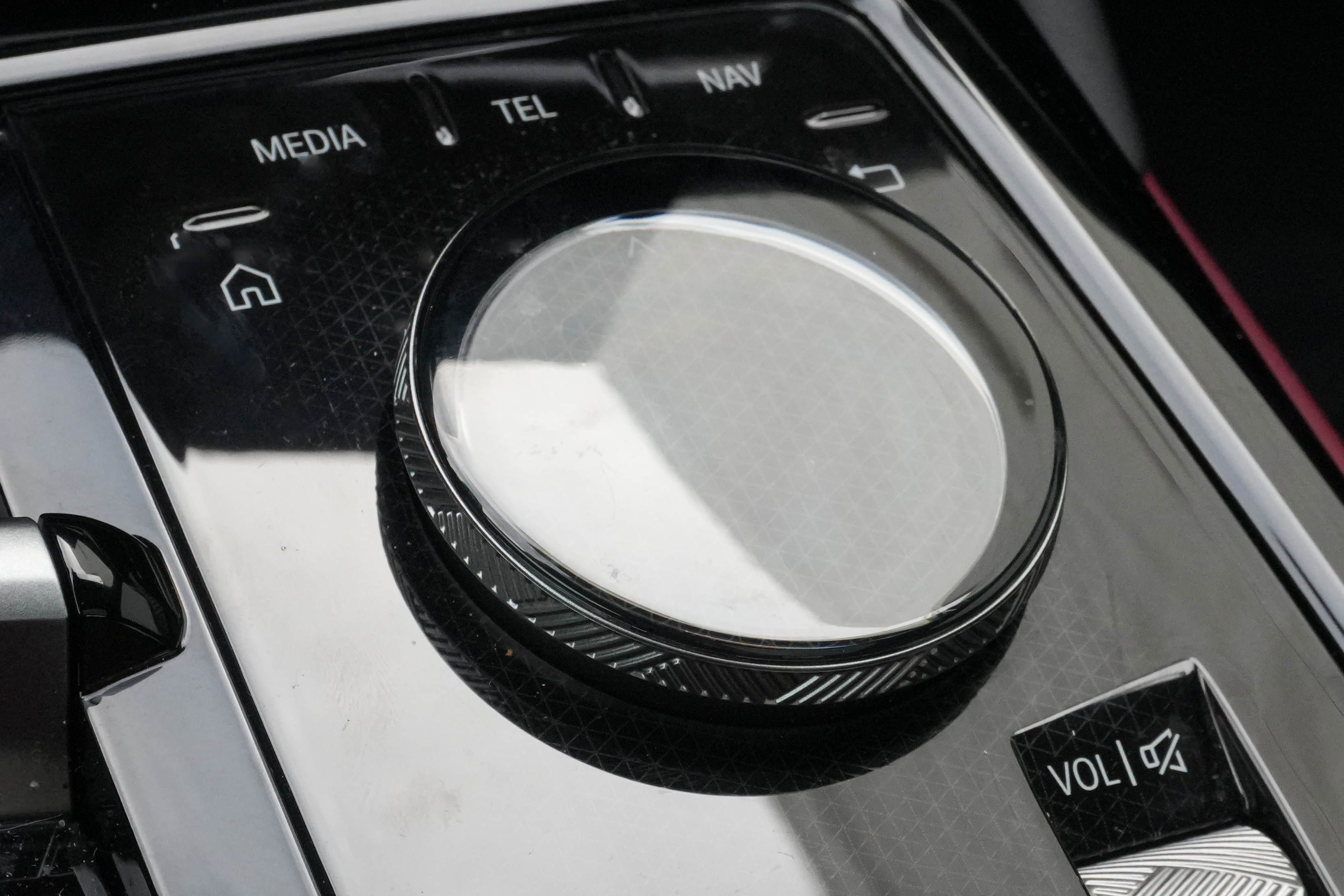 Certified 2024 BMW 530i w/ Premium Package image 28