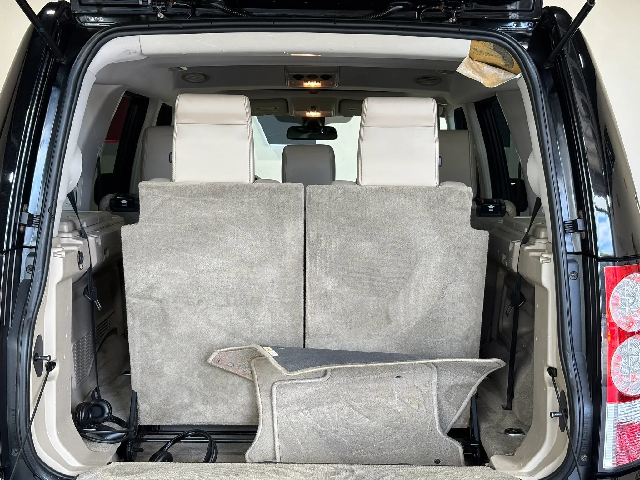 Used 2011 Land Rover LR4 HSE LUX AWD/4WD image 9