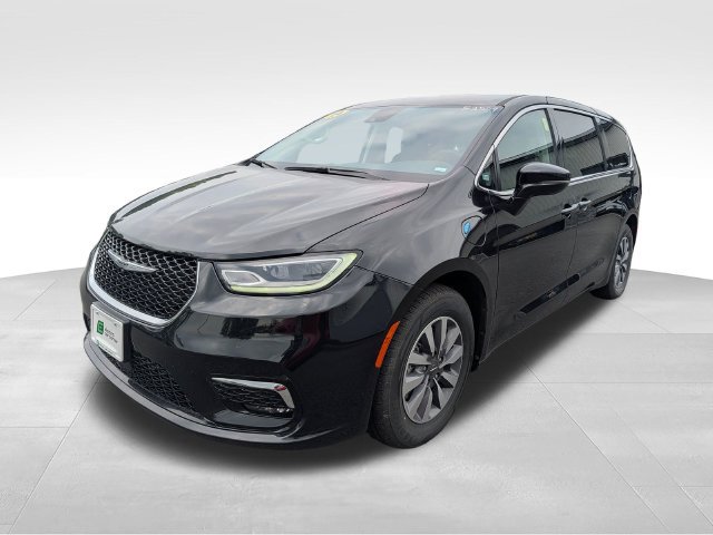 Used 2024 Chrysler Pacifica Limited FWD image 3