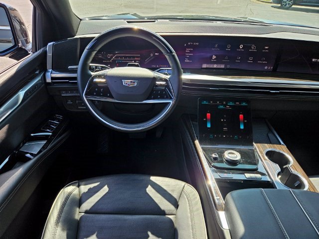 Certified 2026 Cadillac Escalade Luxury AWD/4WD image 7