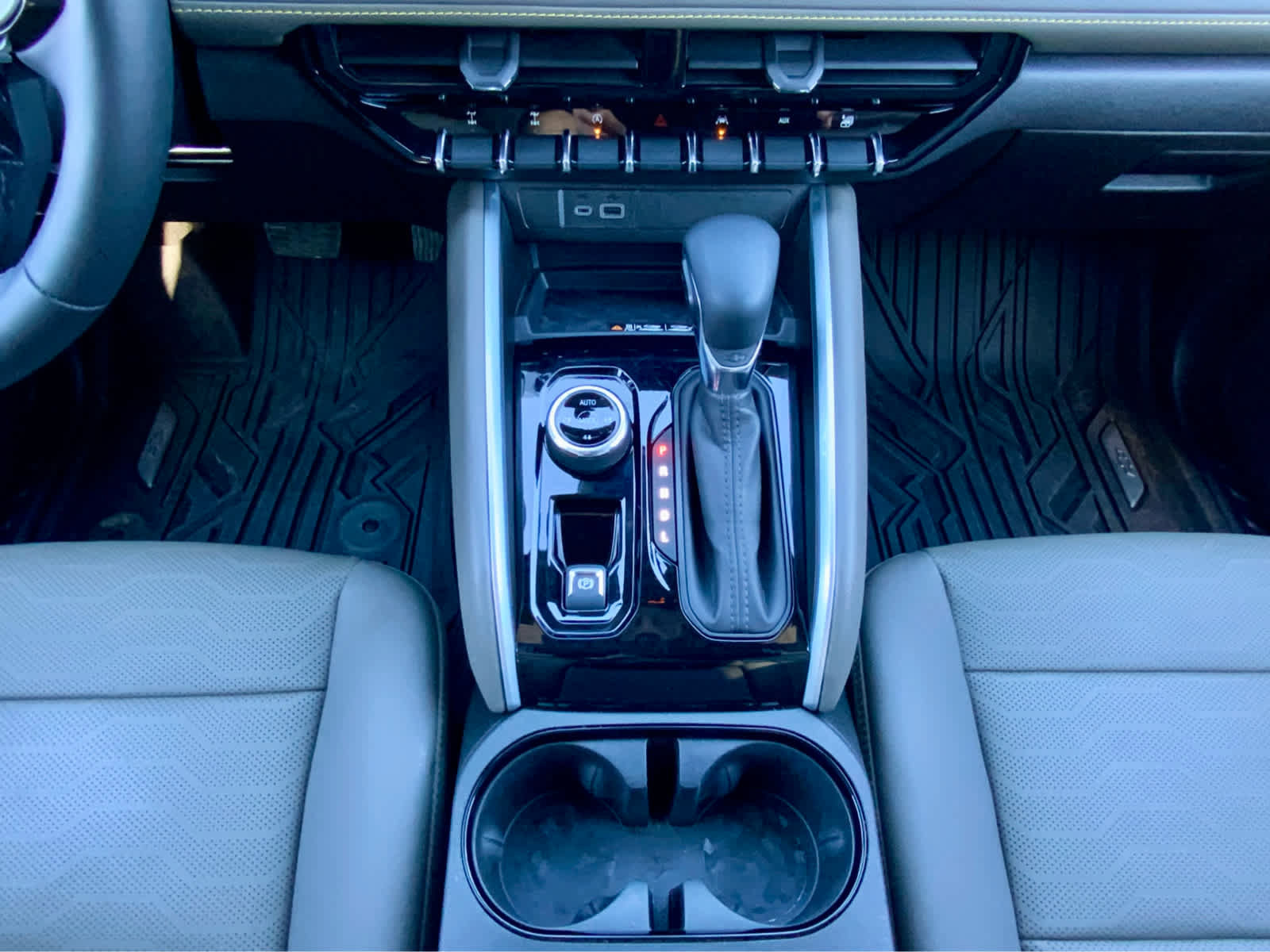 Certified 2025 Chevrolet Colorado ZR2 w/ Midnight Edition image 46