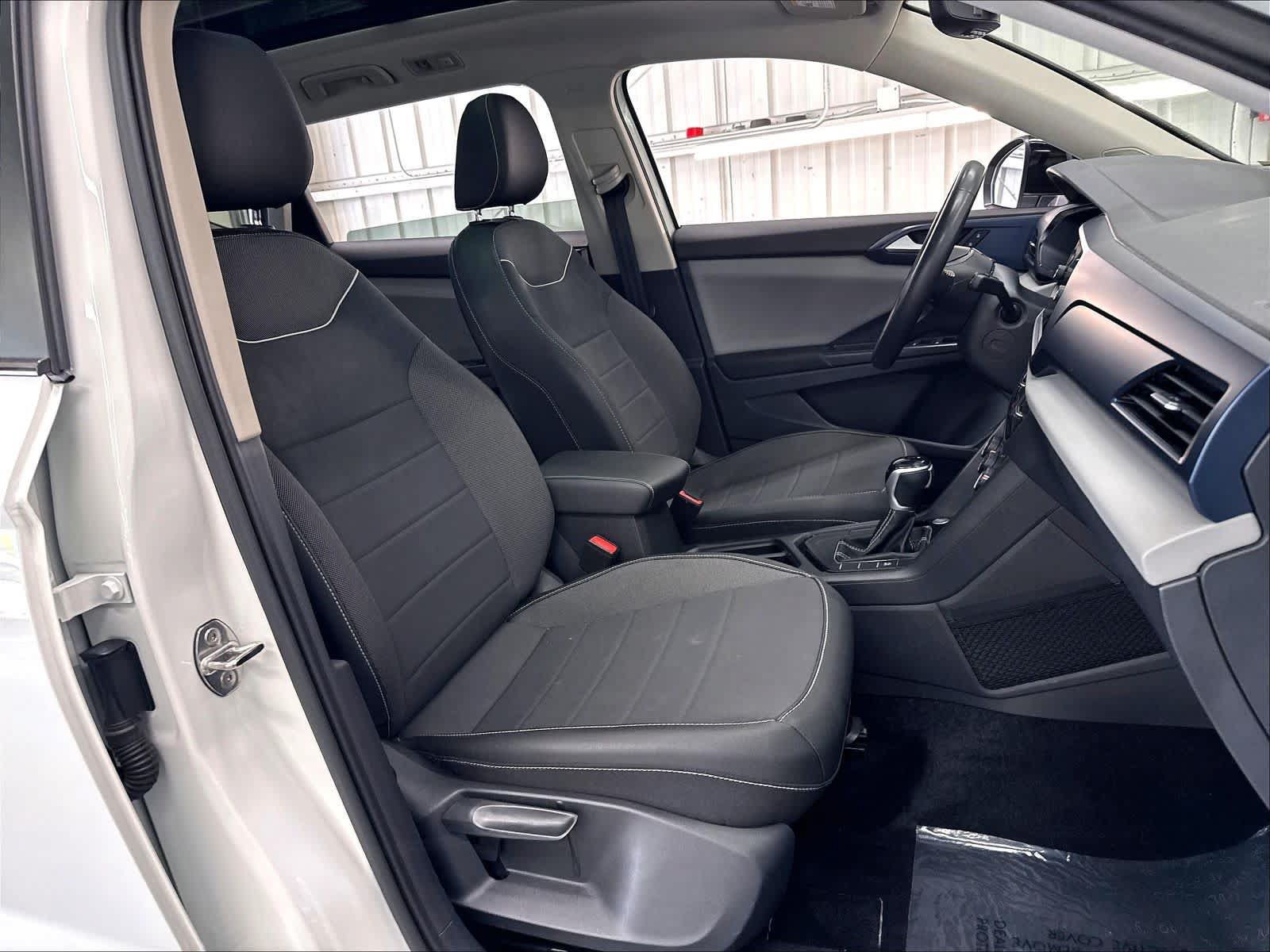 Used 2023 Volkswagen Taos SE w/ Panoramic Sunroof Package FWD image 32
