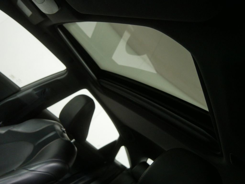 Used 2019 Toyota Avalon XSE w/ All Weather Liner Package FWD image 15