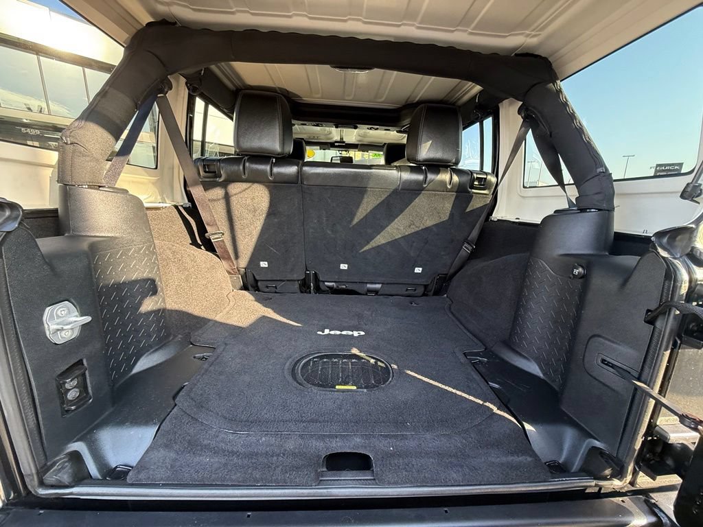 Used 2016 Jeep Wrangler Unlimited Sahara AWD/4WD image 10