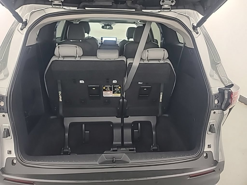 Used 2025 Toyota Sienna XLE FWD image 20