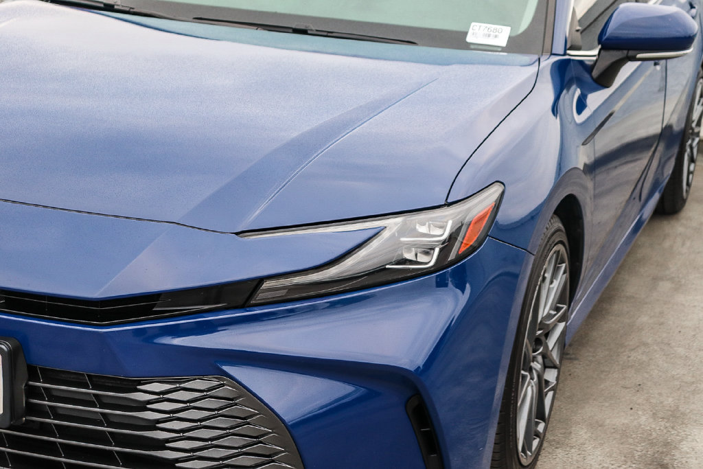 Used 2025 Toyota Camry XLE FWD image 5