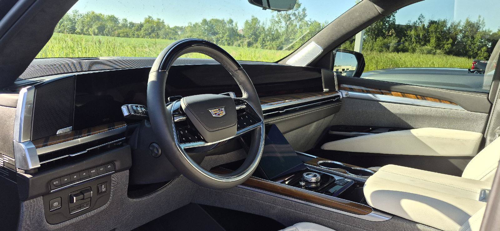 Used 2025 Cadillac Escalade ESV Sport Platinum w/ LPO, Floor Liner Package AWD/4WD image 10