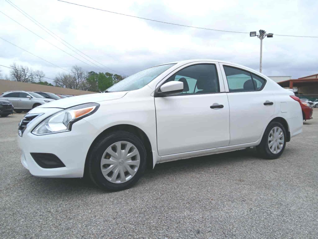 Used 2019 Nissan Versa S Plus image 3