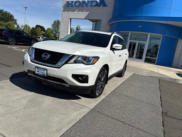 Used 2017 Nissan Pathfinder Platinum w/ Family Entertainment Package AWD/4WD image 12