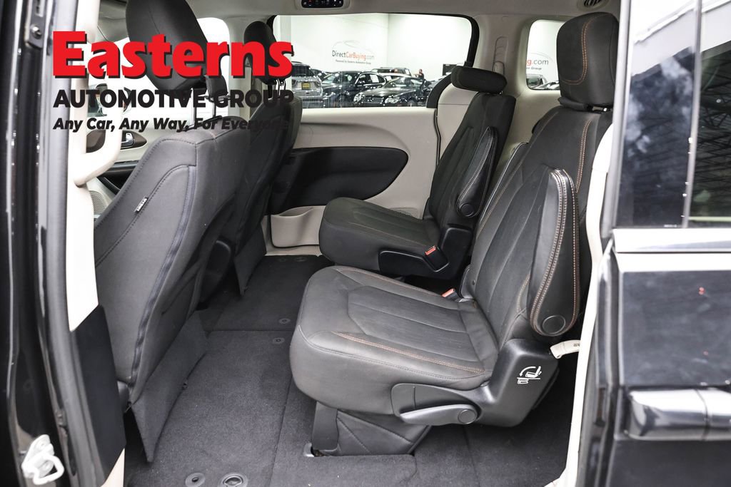 Used 2017 Chrysler Pacifica LX w/ Tire & Wheel Group FWD image 20