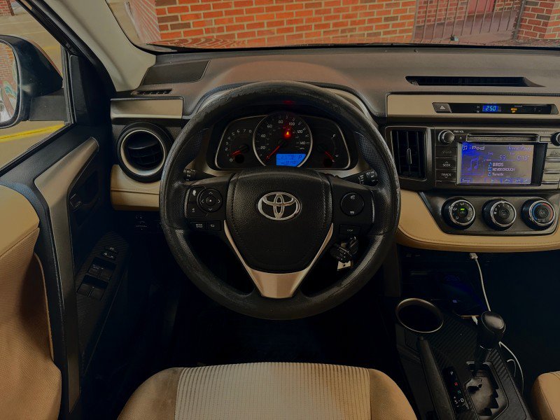 Used 2013 Toyota RAV4 LE AWD/4WD image 17