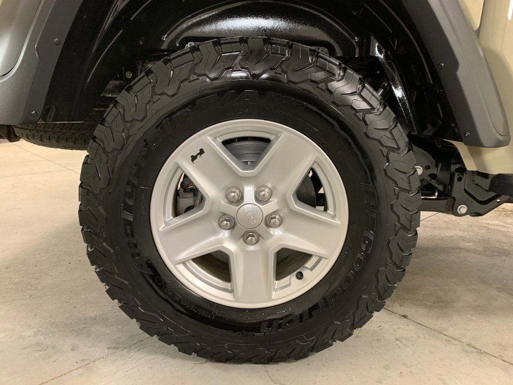 Used 2020 Jeep Gladiator Sport w/ Quick Order Package 24S image 25