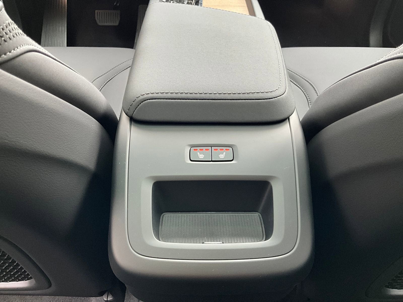 New 2026 Volvo XC60 B5 Plus w/ Protection Package Premier image 32