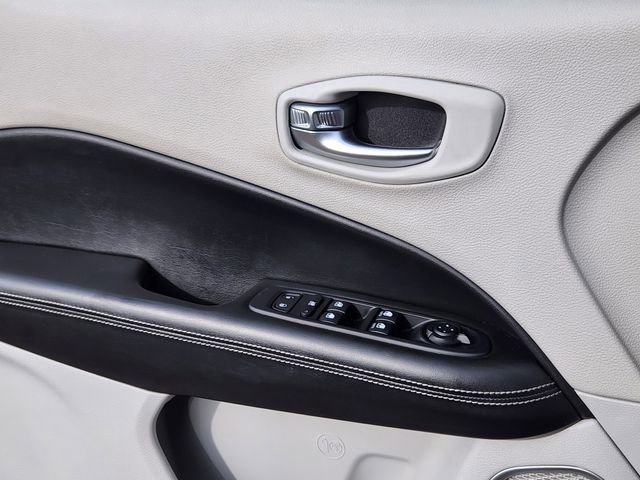 Used 2019 Jeep Compass Latitude w/ Popular Equipment Group AWD/4WD image 11